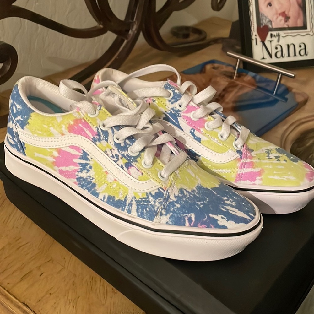 Brand new tye die vans